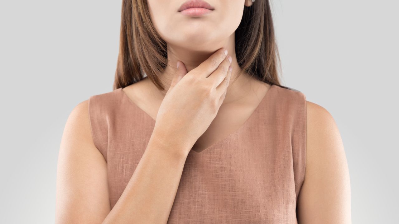Essential Oils for a Sore Throat (Thumbnail) Essential Oils for a Sore Throat (Thumbnail)