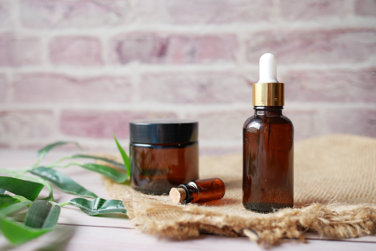 cedarwood essential oil uses